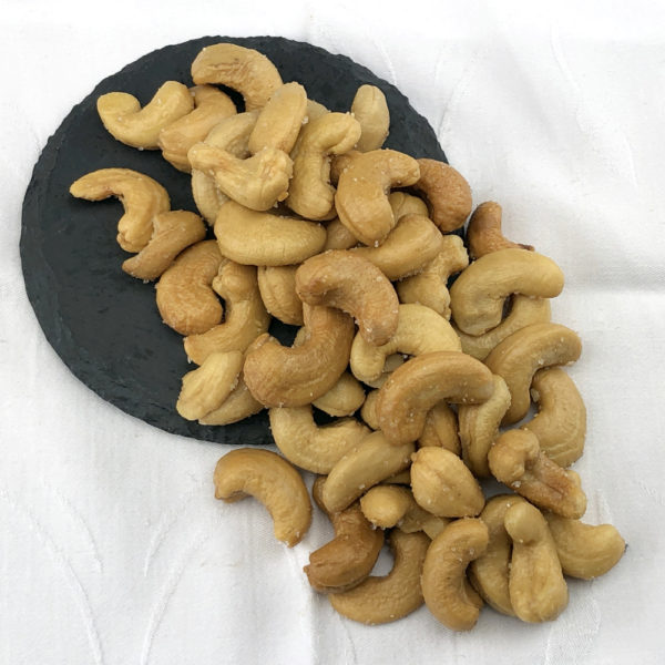 Cashew-Nuss geröstet mit Öl und gesalzen                                