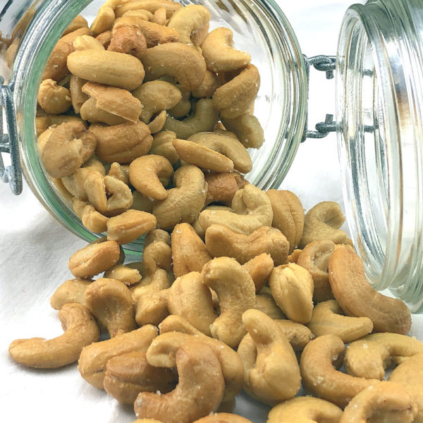 Cashew-Nuss geröstet mit Öl und gesalzen                                